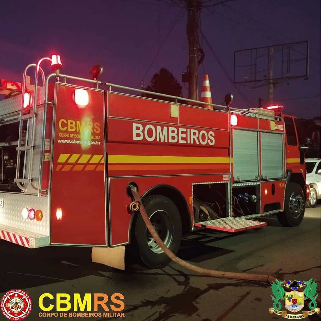O Corpo de Bombeiros Militar do Rio Grande do Sul - CBMRS - tendeu ocorrência de incêndio em estabelecimento comercial