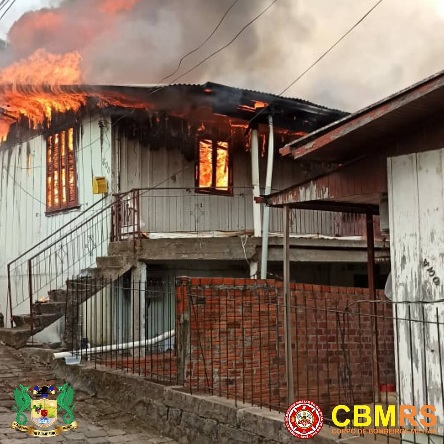 O Corpo de Bombeiros Militar do Rio Grande do Sul – CBMRS - combateu incêndio em uma residência no bairro São Francisco.
