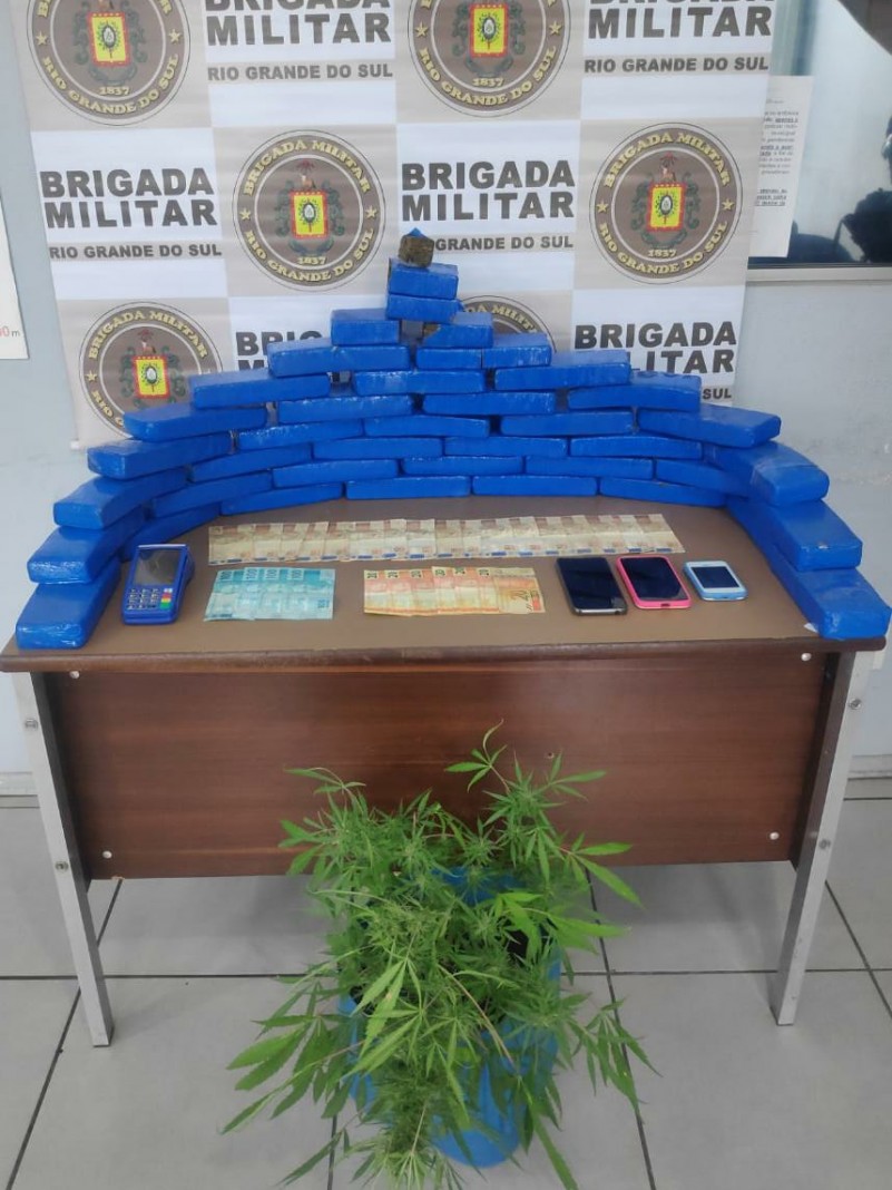 5° BPChq apreende mais de 24 quilos de drogas em Pelotas