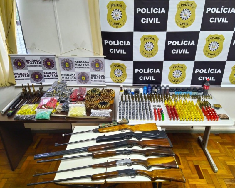 Operação conjunta entre a BM e a Polícia Civil apreende grande quantidade de armas e munições em Veranópolis