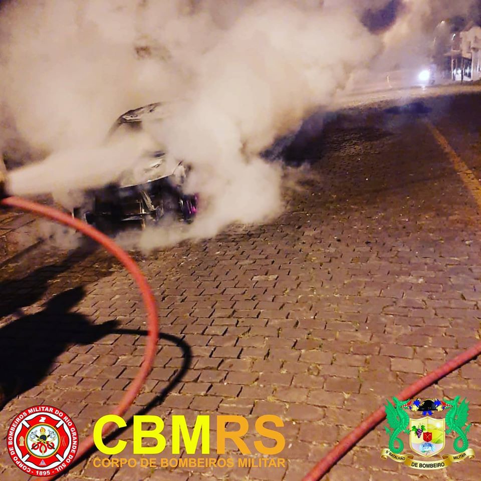 O Corpo de Bombeiros Militar do Rio Grande do Sul – CBMRS – atendeu a incêndio em um veículo.