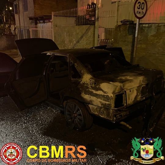 O Corpo de Bombeiros Militar do Rio Grande do Sul - CBMRS - combateu neste domingo princípio de incêndio em veículo