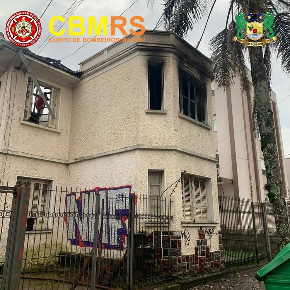 O Corpo de Bombeiros Militar do Rio Grande do Sul atendeu a incêndio em residência abandonada no bairro: Nossa Senhora do Lurdes.