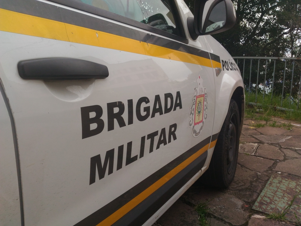 Durante abordagem, Brigada Militar flagra espingarda artesanal dentro de veículo em Boa Vista do Sul