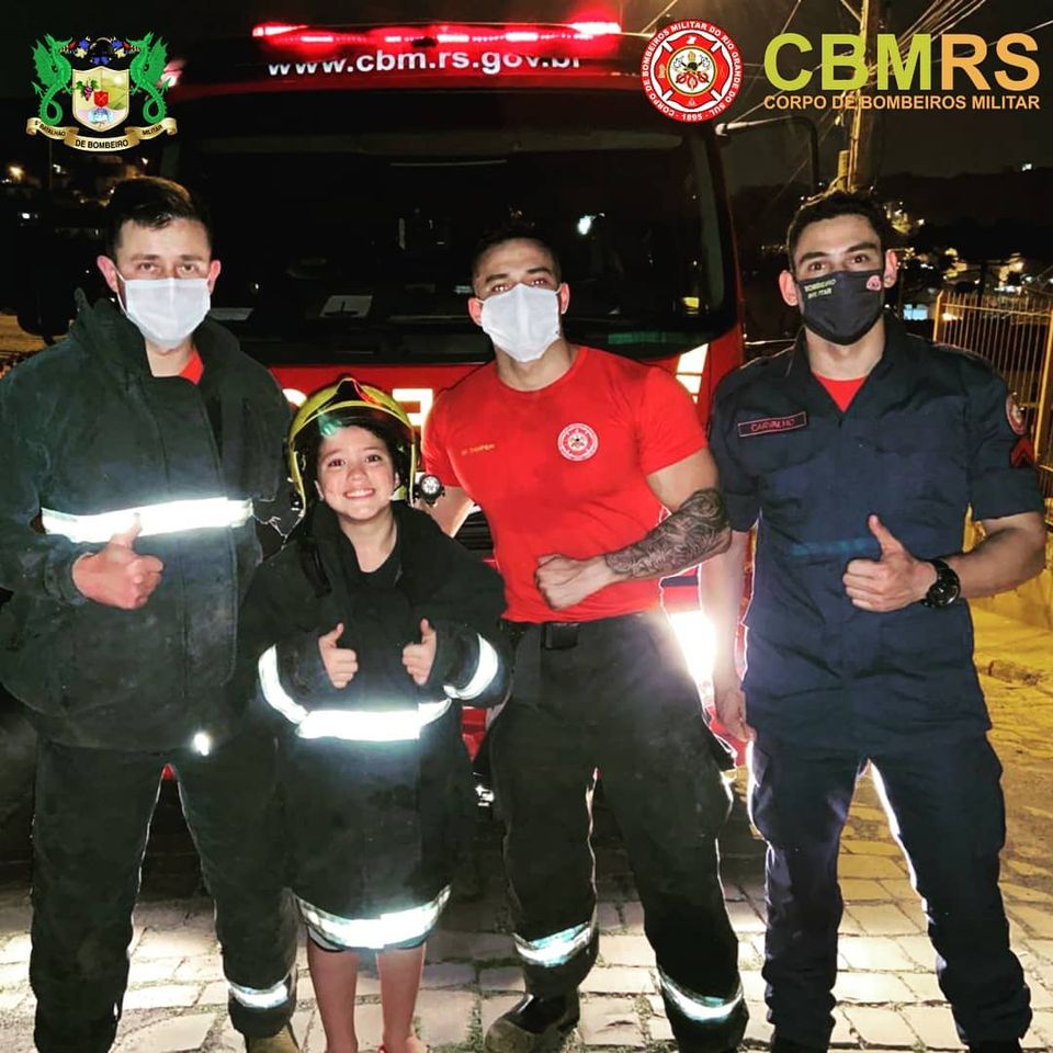 O Corpo de Bombeiros Militar do Rio Grande do Sul - CBMRS -  atendeu um chamado de incêndio em residência  