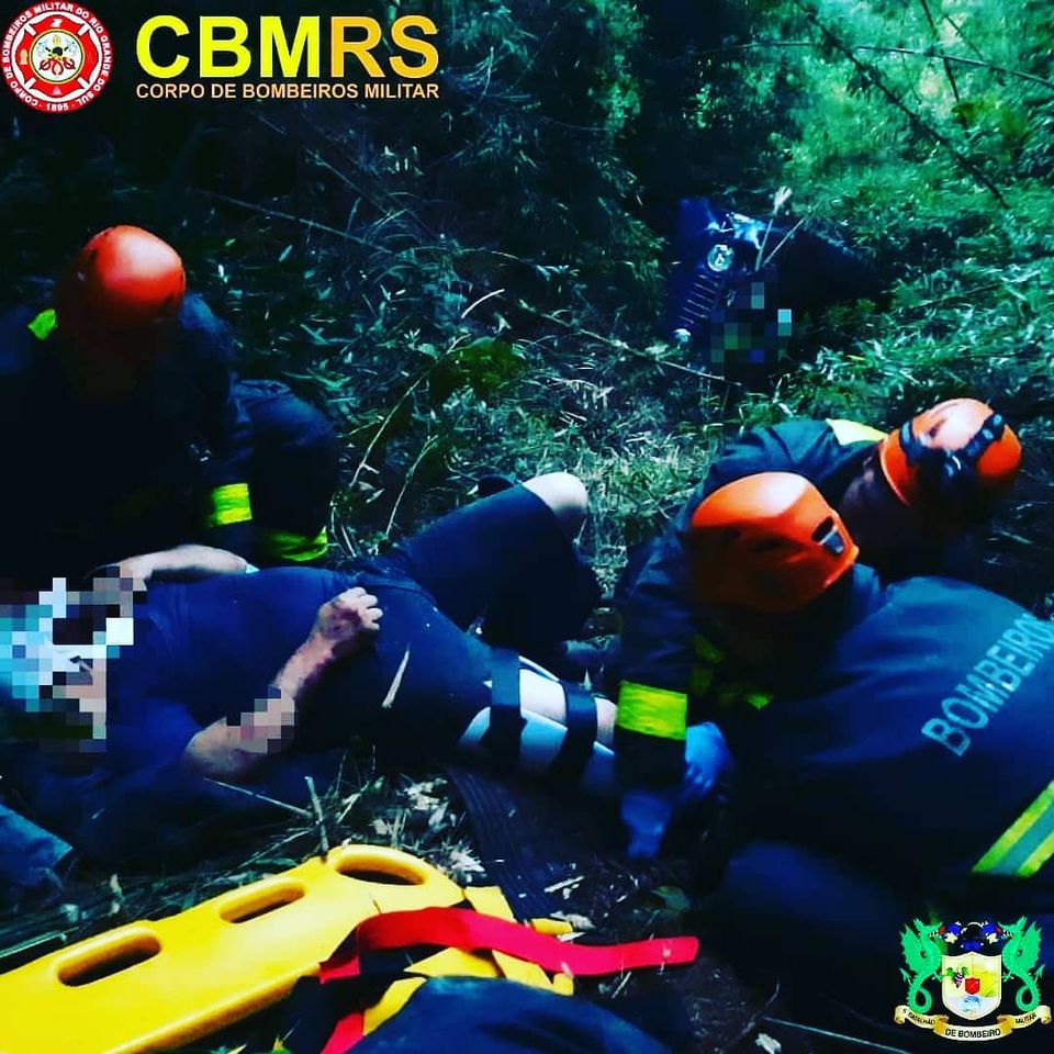 O Corpo de Bombeiros Militar do Rio Grande do Sul – CBMRS – atendeu a uma ocorrência de acidente veicular na tarde de domingo em Vacaria 