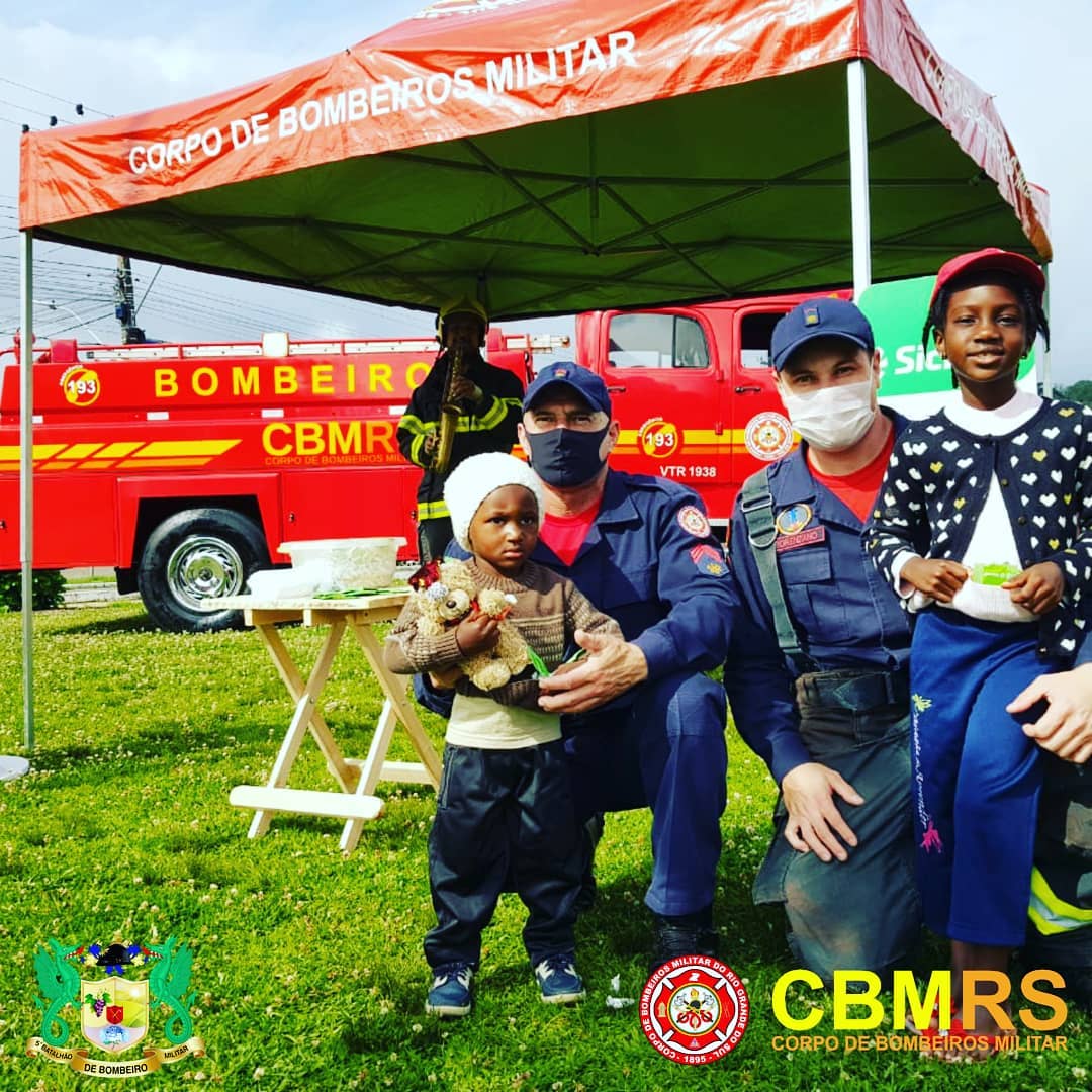 O Corpo de Bombeiros Militar do Rio Grande do Sul - CBMRS - realizou um evento para marcar a passagem do dia das crianças