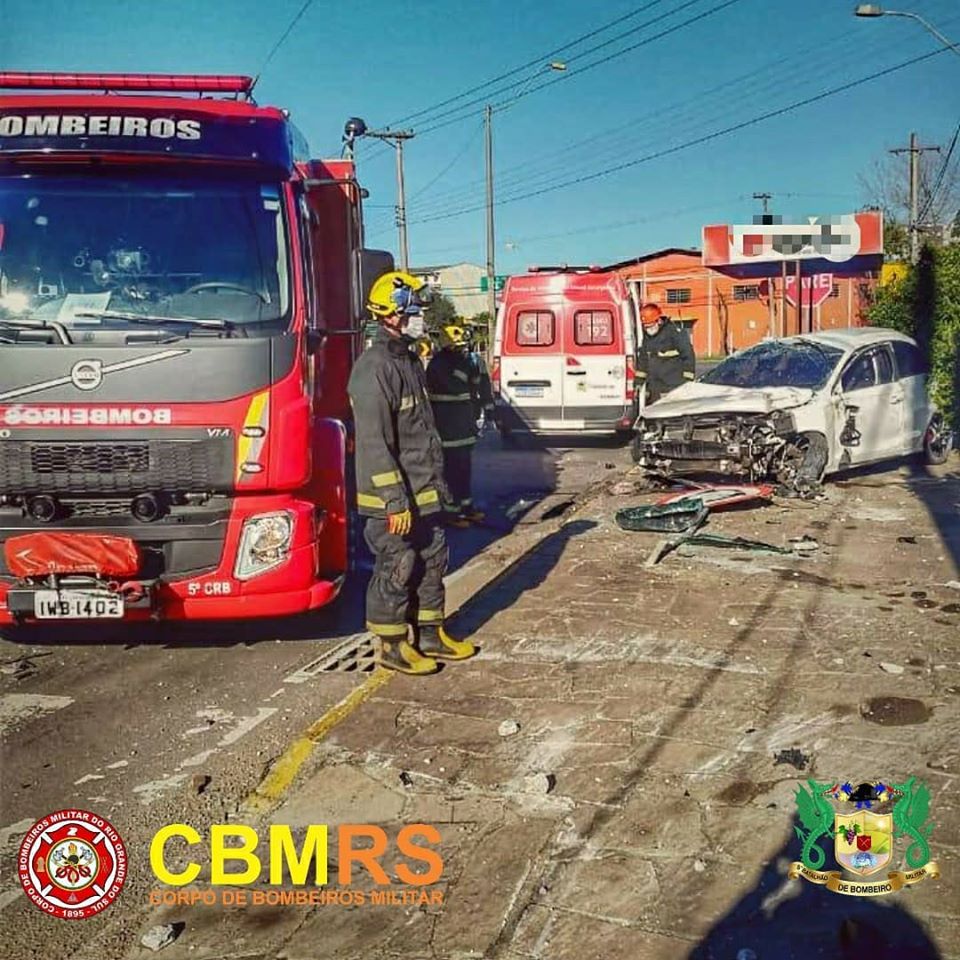 O Corpo de Bombeiros Militar do Rio Grande do Sul – CBMRS – atendeu a uma ocorrência de acidente veicular em Caxias do Sul.