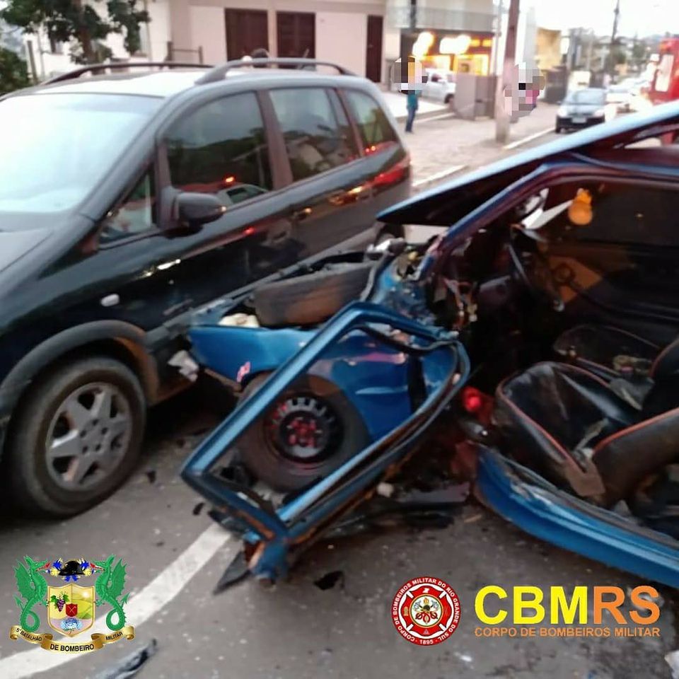 O Corpo de Bombeiros Militar do Rio Grande do Sul – CBMRS – atendeu a uma ocorrência de acidente veicular na cidade de Bento Gonçalves 