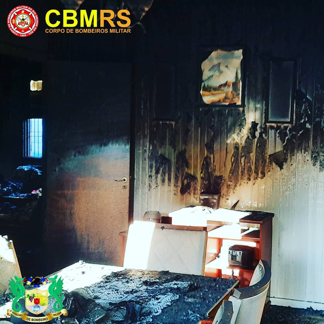 O Corpo de Bombeiros Militar do Rio Grande do Sul - CBMRS -  atendeu uma ocorrência de incêndio em residência no Bairro Centro